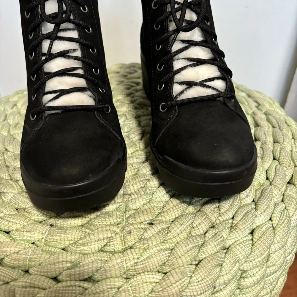 Eileen Fisher Calm Black Nubuck Cream Shearling Lace Up Lug Wedge Boots Size 7